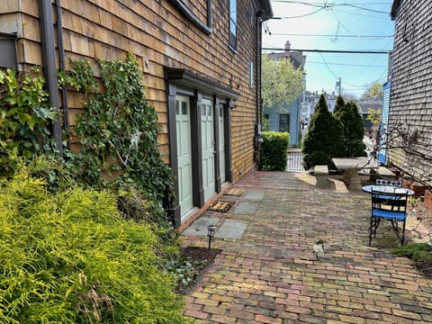 86 Dr Marcus House - Popular Broadway Area House in Newport