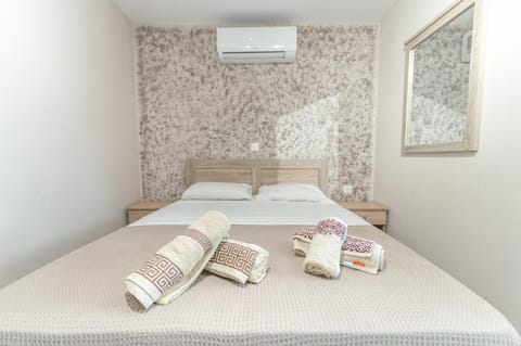 Bed, Photo of the whole room, Bedroom, towels, air conditioner