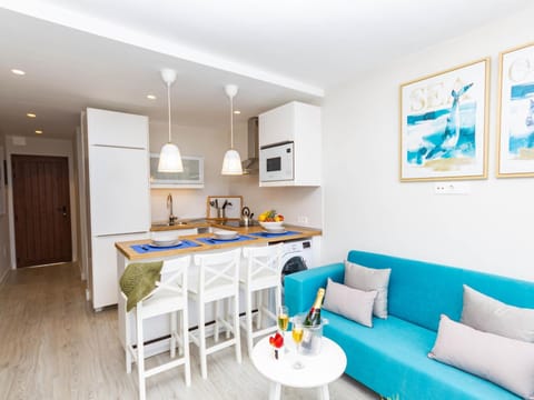 Kitchen or kitchenette, Living room, Seating area