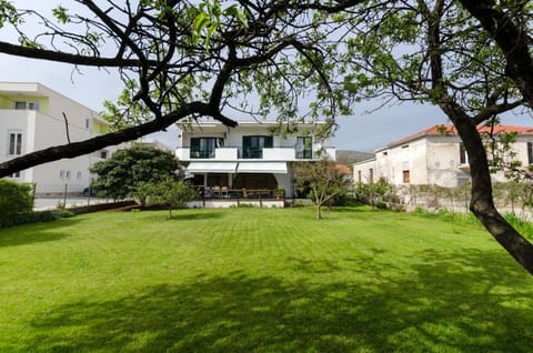 Patio, Facade/entrance, Garden