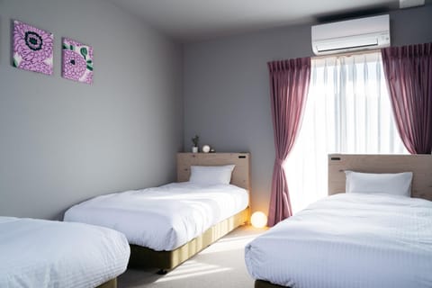 Bed, Photo of the whole room, Bedroom, air conditioner