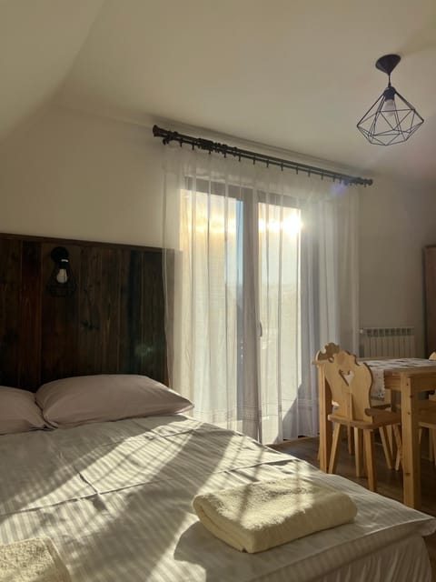 Bed, Living room, Photo of the whole room, Bedroom, towels