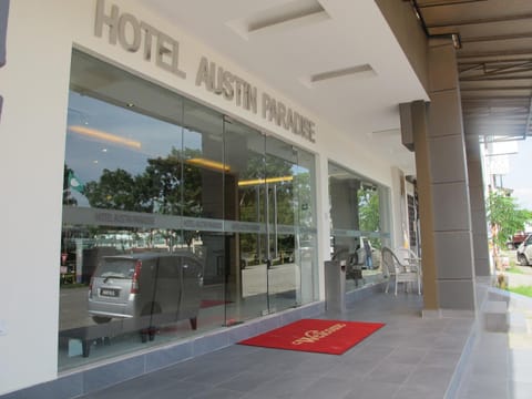 Facade/entrance
