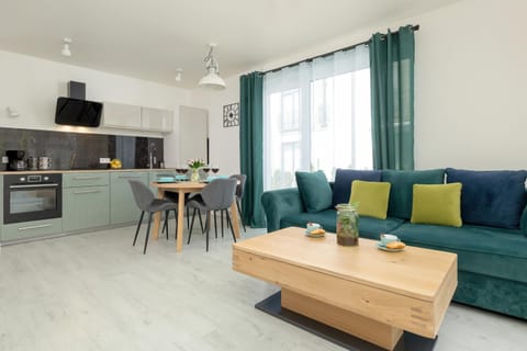 TV and multimedia, Kitchen or kitchenette, Living room, Seating area, Dining area, oven, stove