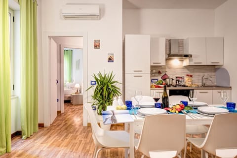 Communal lounge/ TV room, kitchen