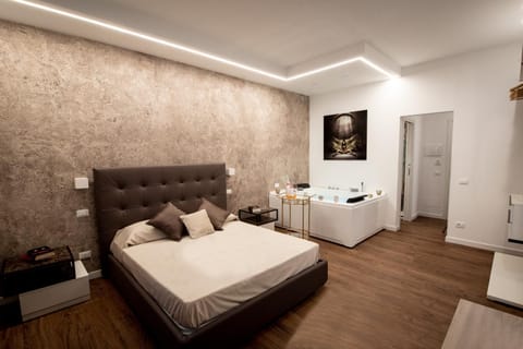 Hot Tub, Photo of the whole room, Bedroom