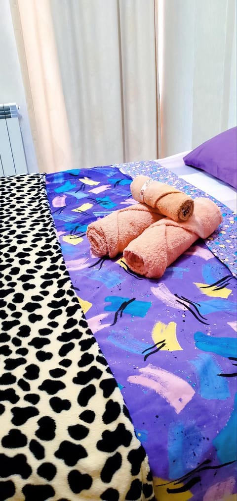 Bed, Bedroom, towels