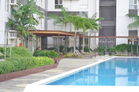 Garden view, Pool view, Swimming pool, sunbed