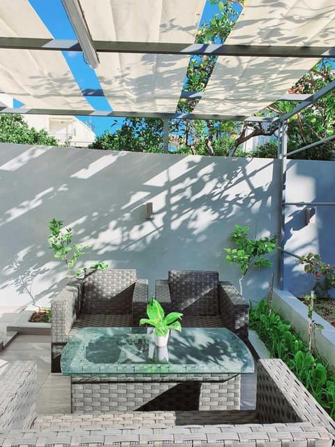 Patio, Day, Garden, View (from property/room), Balcony/Terrace, Seating area, Garden view
