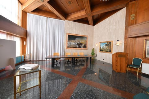 Meeting/conference room