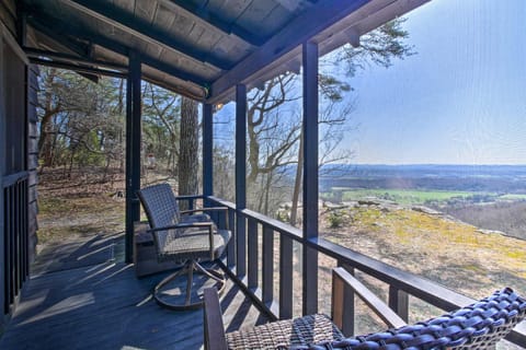 Secluded Ridgetop Hideaway with Valley Views! House in Alabama