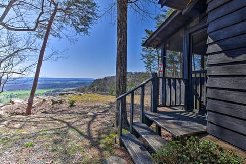Secluded Ridgetop Hideaway with Valley Views! House in Alabama