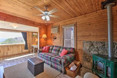 Secluded Ridgetop Hideaway with Valley Views! House in Alabama