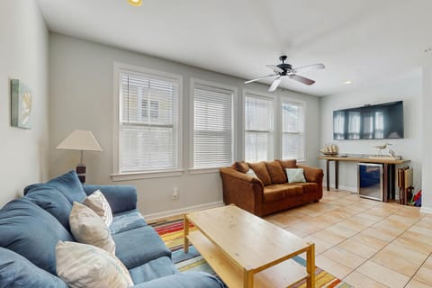 Sunset Island - 3 Canal Side Mews House in Ocean City