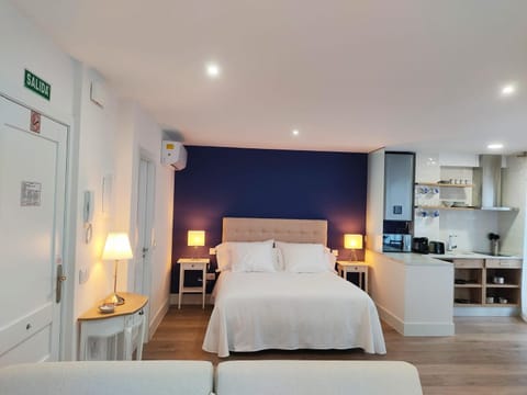 Bed, Photo of the whole room