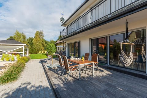 Patio, Facade/entrance