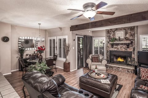 Living room, Seating area, Dining area, fireplace, furniture