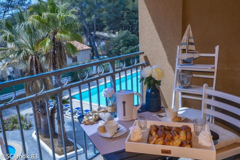 Balcony/Terrace, Pool view, Swimming pool