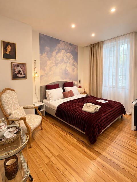 Bed, Photo of the whole room