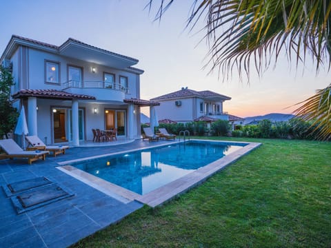 Property building, Garden, Balcony/Terrace, Garden view, Pool view, Swimming pool