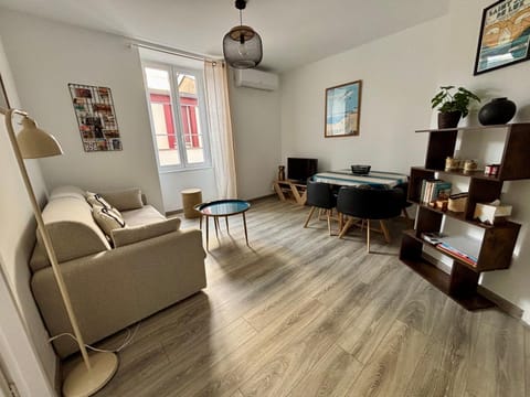 Living room, Dining area