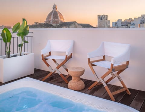 Nearby landmark, Hot Tub, View (from property/room), Balcony/Terrace, Pool view, Swimming pool, sunbed