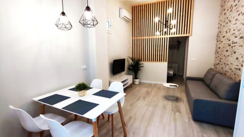 TV and multimedia, Living room, Lounge or bar