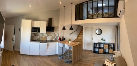 Kitchen or kitchenette, Seating area, Dining area