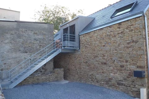 Appartement dans un ancien corp de ferme Apartment in Lorient