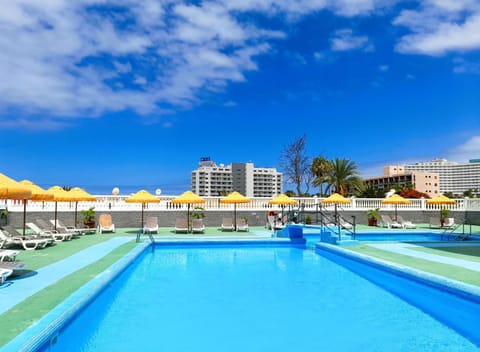 Swimming pool, sunbed