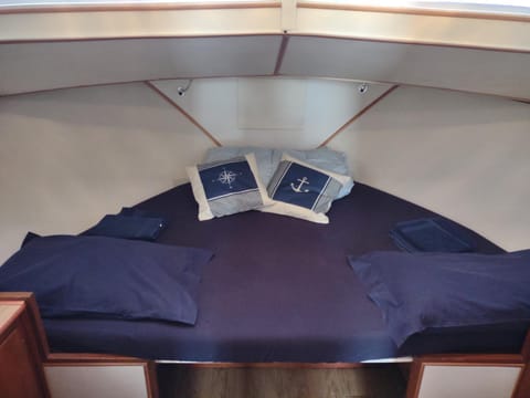 BED&BOAT boatandholiday Docked boat in Fano