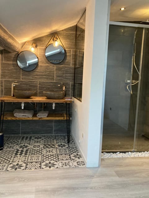 Grande terrasse CLIM parking privé SMART TV, local velos Apartment in Provence-Alpes-Côte d'Azur