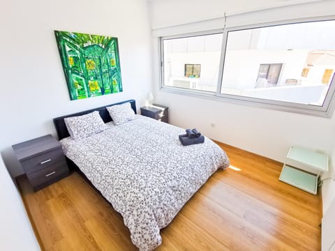 Bed, View (from property/room), Bedroom, City view, Street view