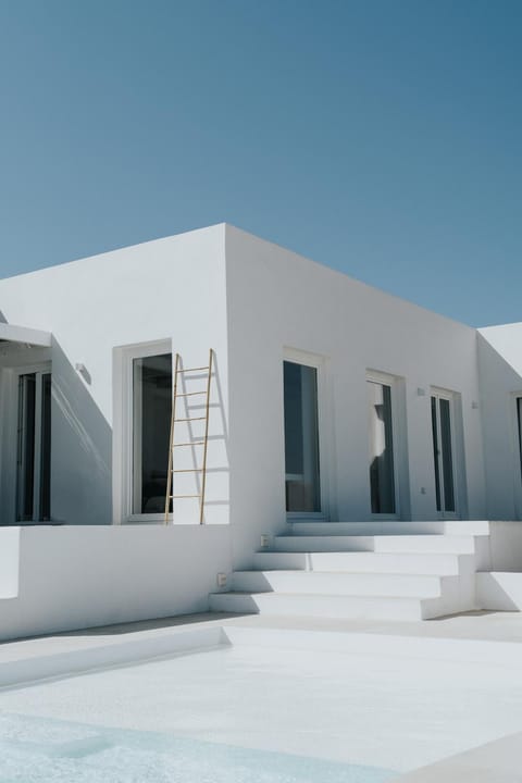 Property building, Day, Swimming pool