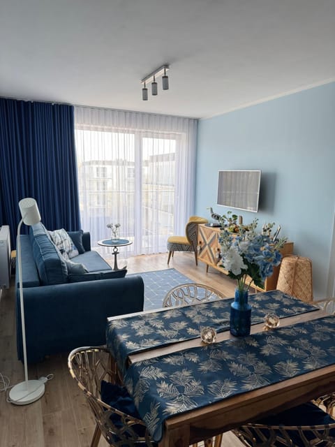 Communal lounge/ TV room, Living room, Seating area, Dining area