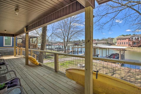 Kayaks and Boat Slip Waterfront Hot Springs Home! House in Piney