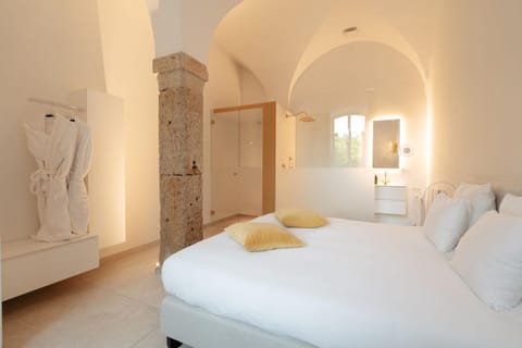Bed, Bathroom, Photo of the whole room, towels