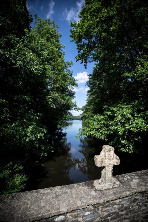 Nearby landmark, Natural landscape, Lake view