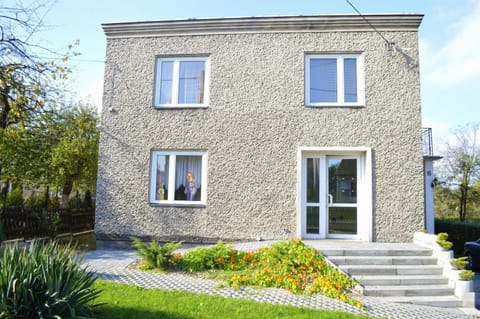 Property building, Facade/entrance, Garden
