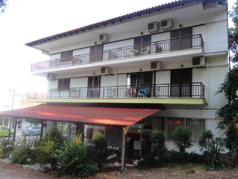 Facade/entrance, Area and facilities