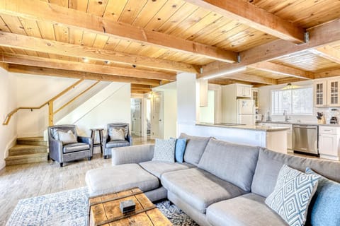 Flicker Retreat House in Homewood