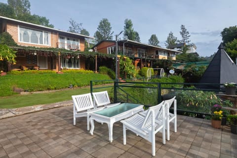 Property building, Patio, Spring, Day, Garden, Garden view