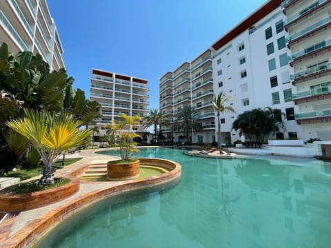 Property building, Day, Pool view, Swimming pool