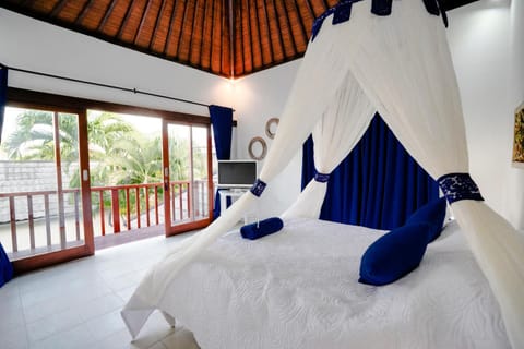 Bed, Balcony/Terrace, Photo of the whole room, Bedroom