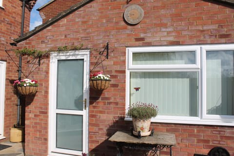 The Garden Room Westcott Apartment in Aylesbury Vale
