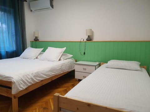 Bed, Bedroom, air conditioner