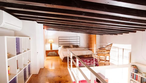 Bed, Photo of the whole room, Seating area, Bedroom, air conditioner