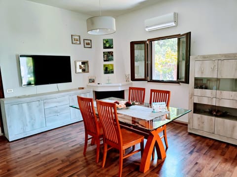Communal lounge/ TV room, Dining area