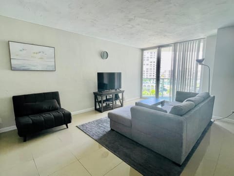 Spacious 1BR on the Beach, The Tides, Hollywood,FL Apartment in Hollywood Beach