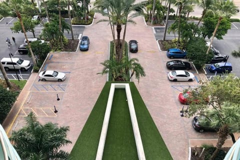 Spacious 1BR on the Beach, The Tides, Hollywood,FL Apartment in Hollywood Beach